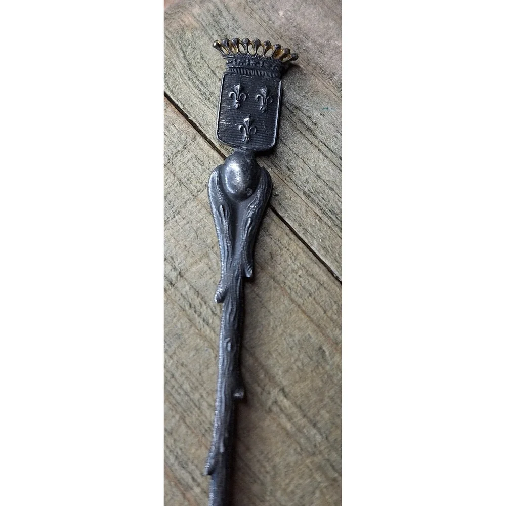 Vintage Vimy France‎ Souvenir Spoon Twig Handle Fleur-de-Lis Crest Heraldic